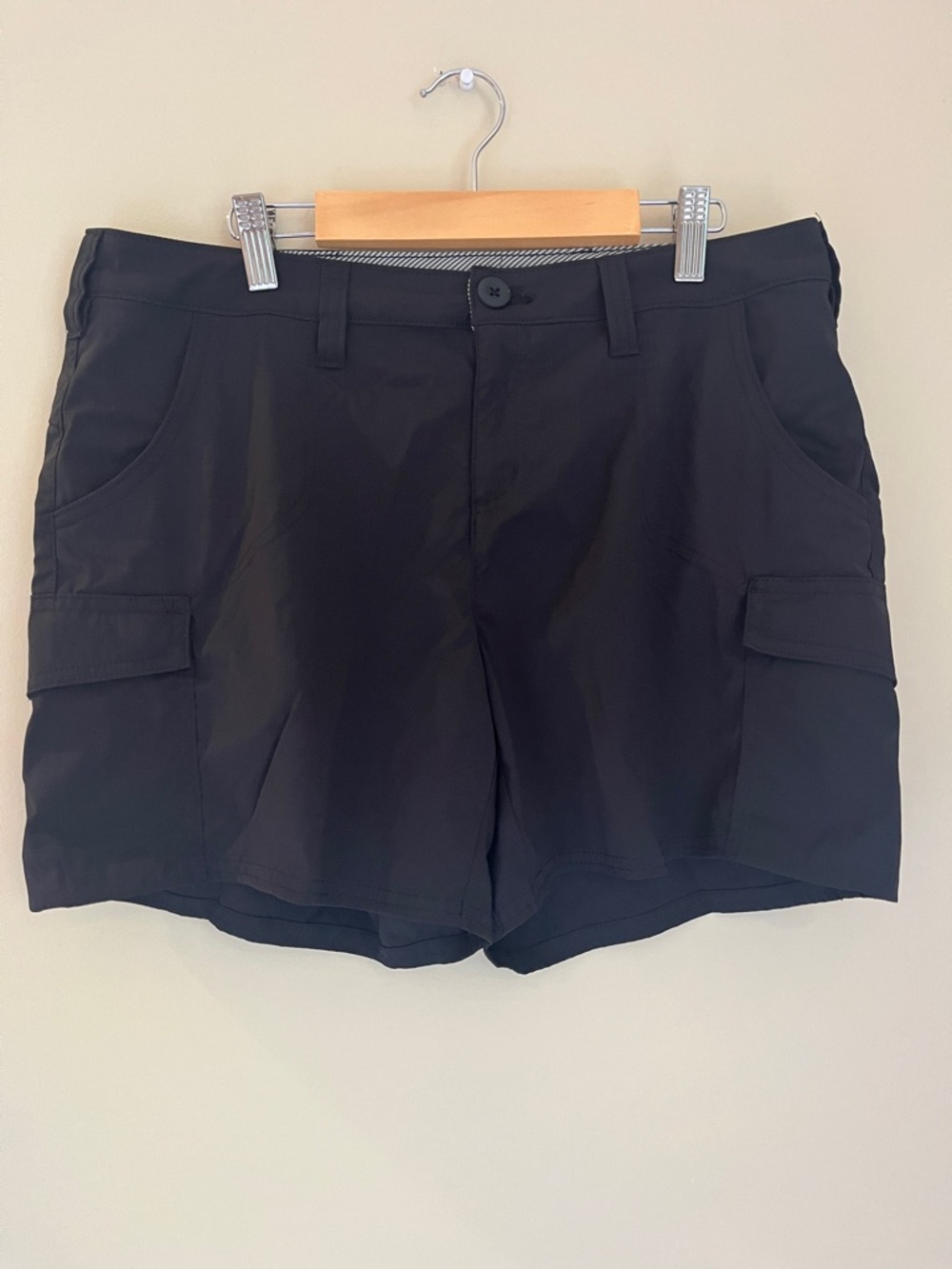 Bass Pro Shops Women's Black Cargo Shorts with Side Pockets
